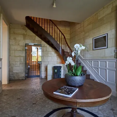 Chateau Bonalgue - Pomerol Bed and Breakfast 3*