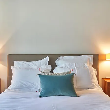 Chateau Bonalgue - Pomerol Bed and Breakfast 3*