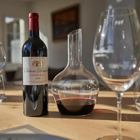 Chateau Bonalgue - Pomerol Bed & Breakfast *