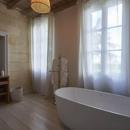 Chateau Bonalgue - Pomerol Bed and Breakfast 3*